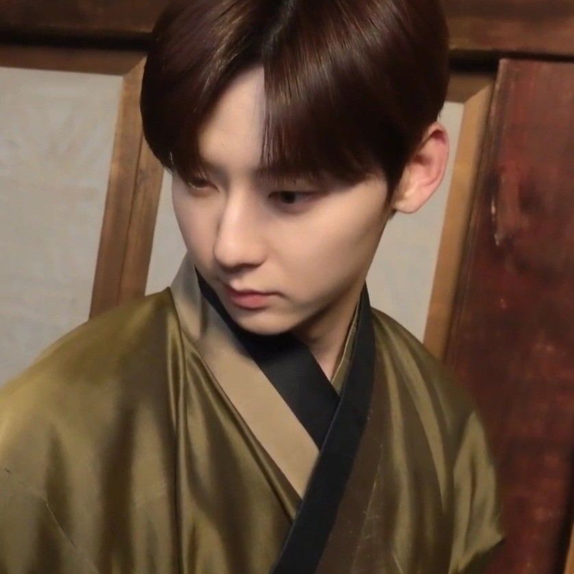 Behind-the-scenes cut of Hwang Minhyun