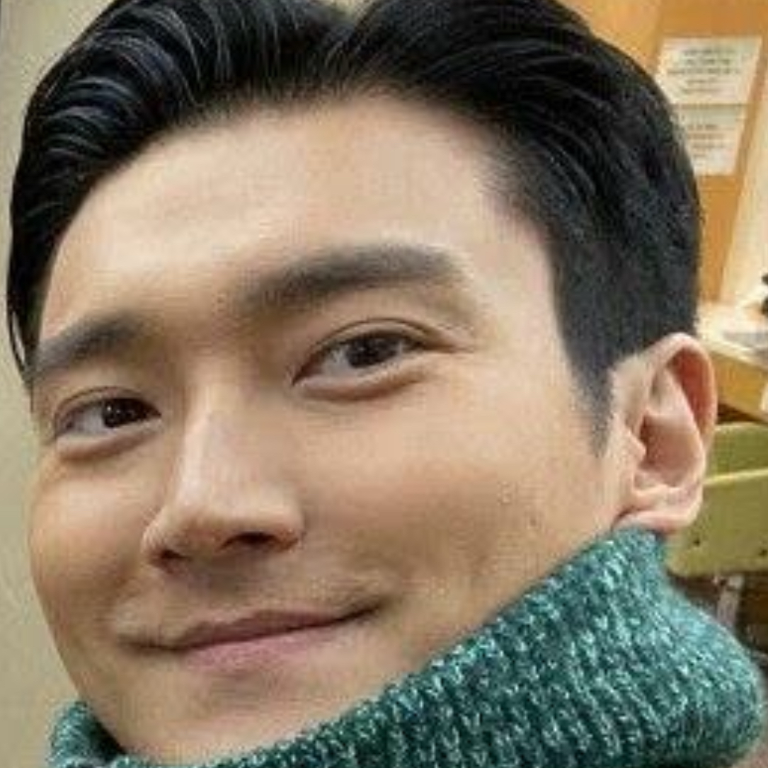Latest photo of Choi Siwon