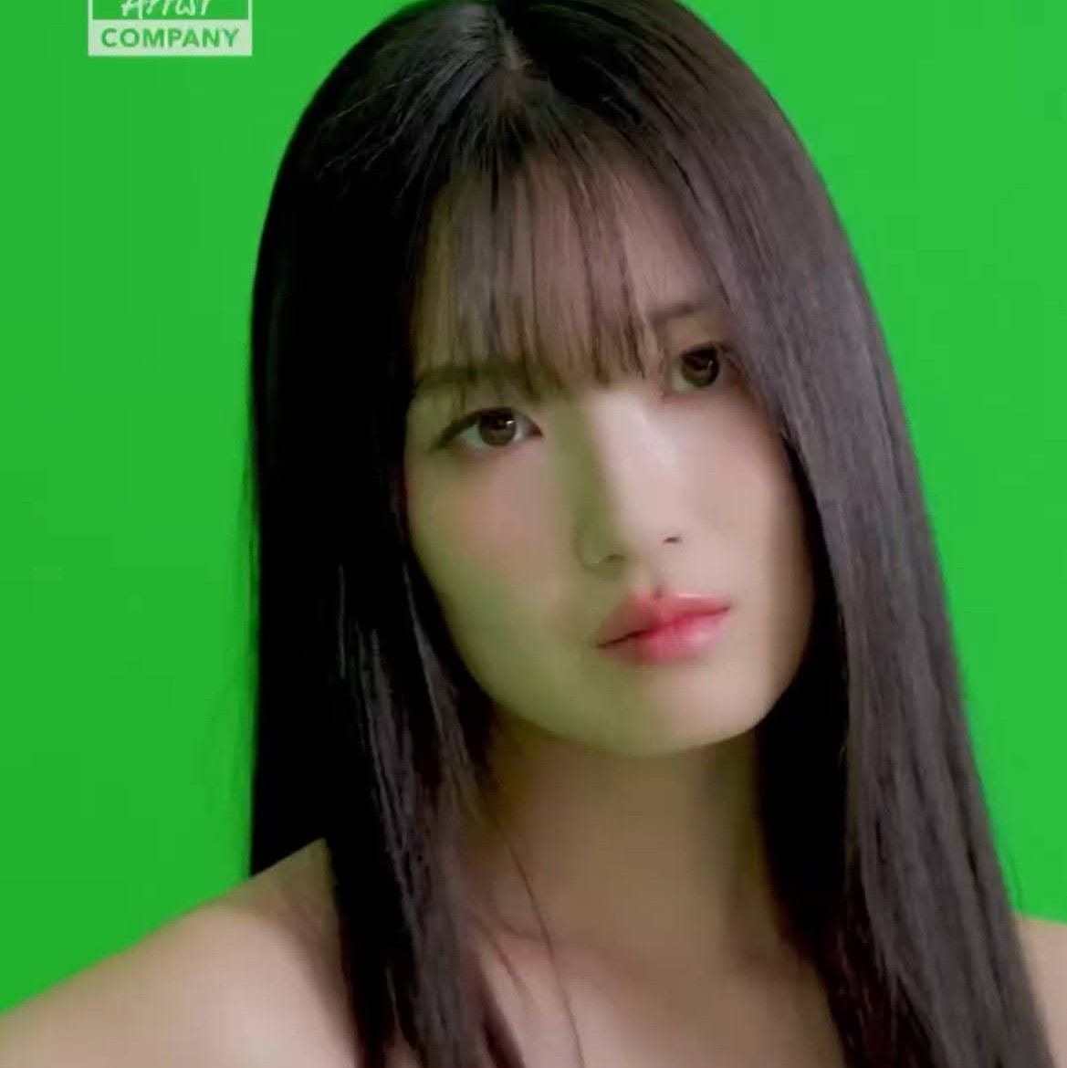 Behind-the-scenes cut of Kim Hyeyoon