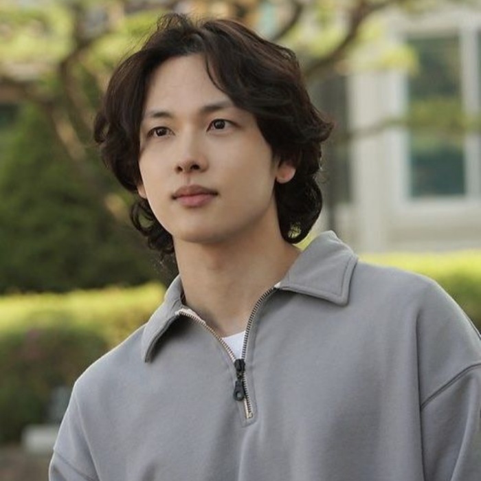 Behind-the-scenes cut of Lim Siwan
