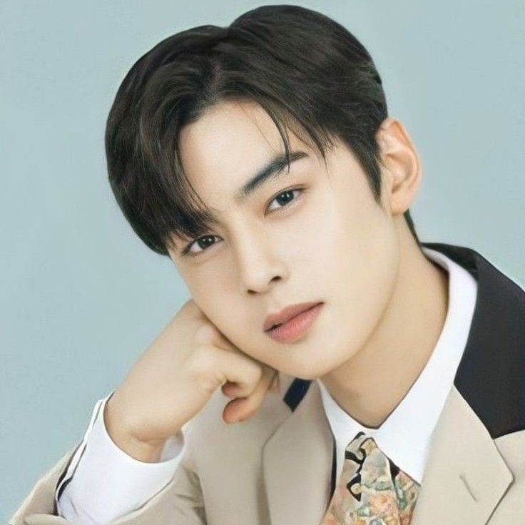 Recent activity shot of Cha Eunwoo