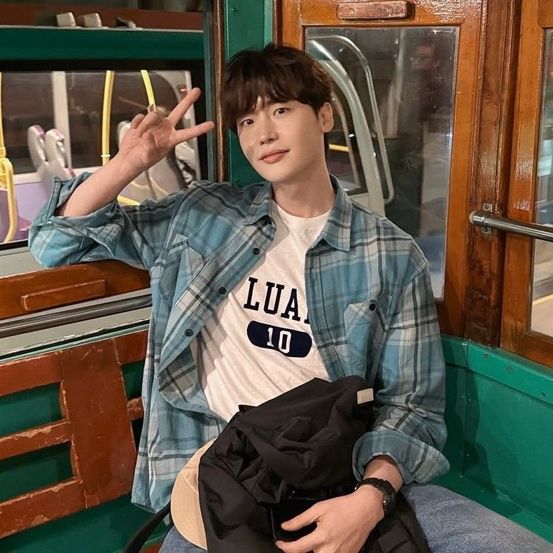 A moment captured by a fan of Lee Jongsuk