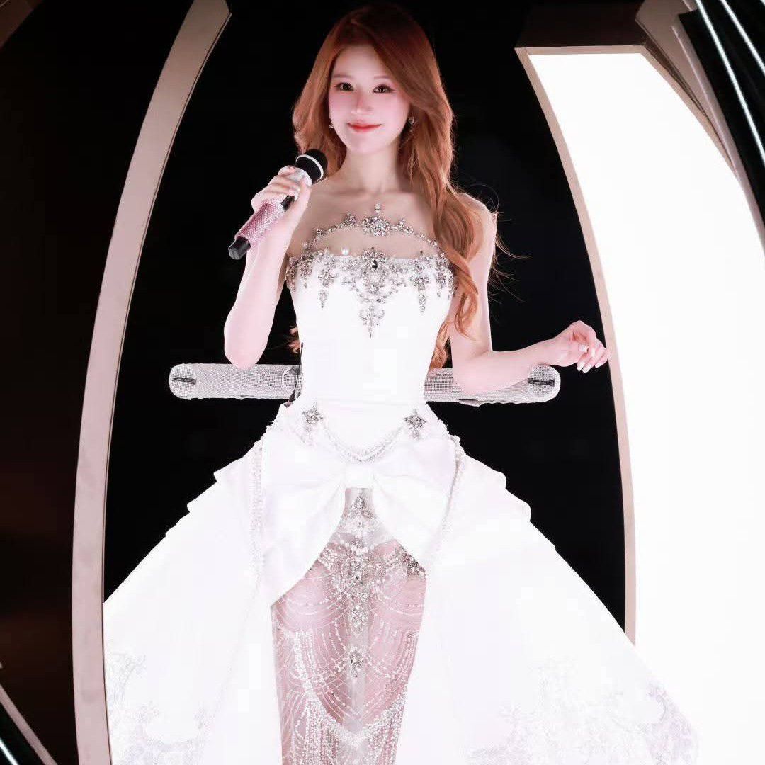 Recent activity shot of Zhao Lusi