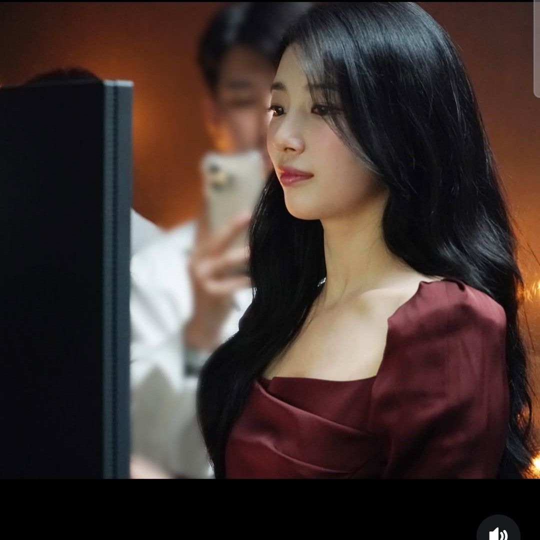 Behind-the-scenes cut of Bae Suzy