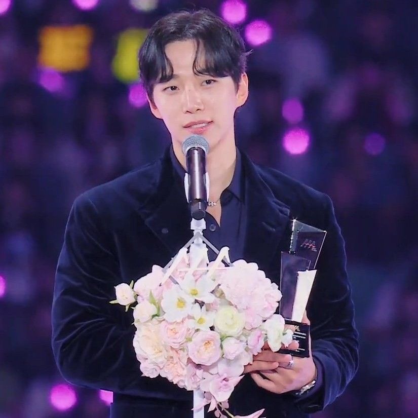 イ・ジュノのビハインドカット