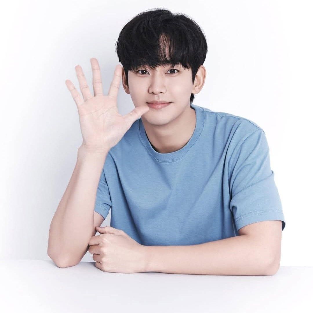 Behind-the-scenes cut of Kim Soohyun