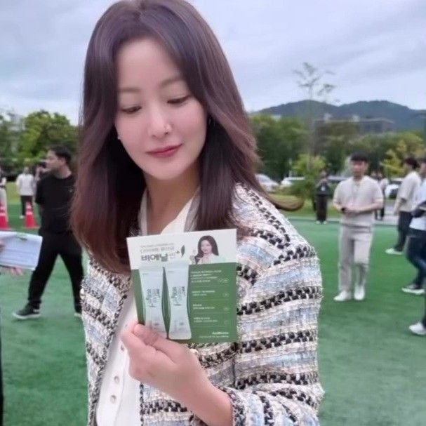 Behind-the-scenes cut of Kim Heesun