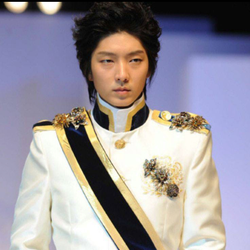 Recent activity shot of Lee Joongi