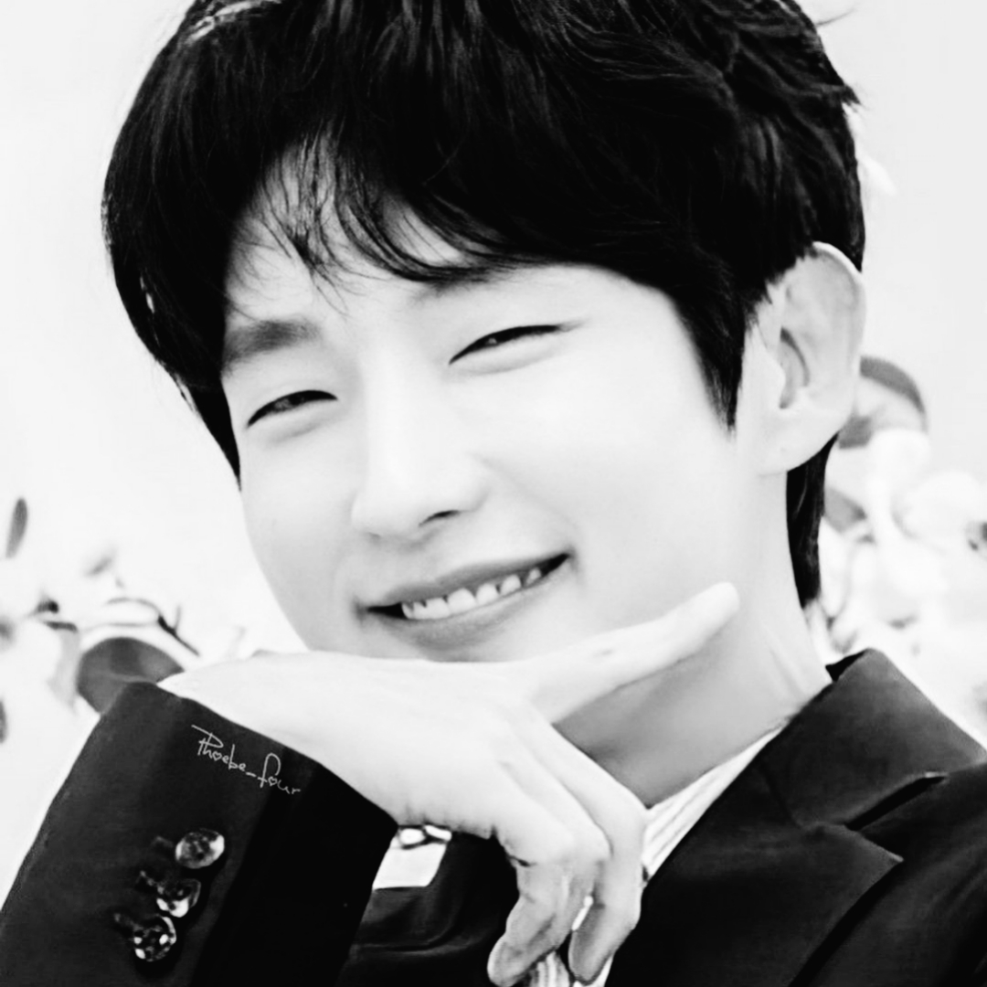 A moment captured by a fan of Lee Joongi