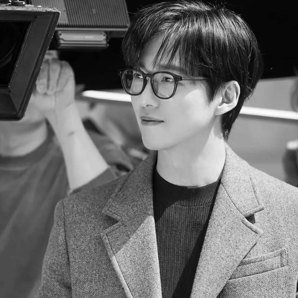 Behind-the-scenes cut of Namkoong Min