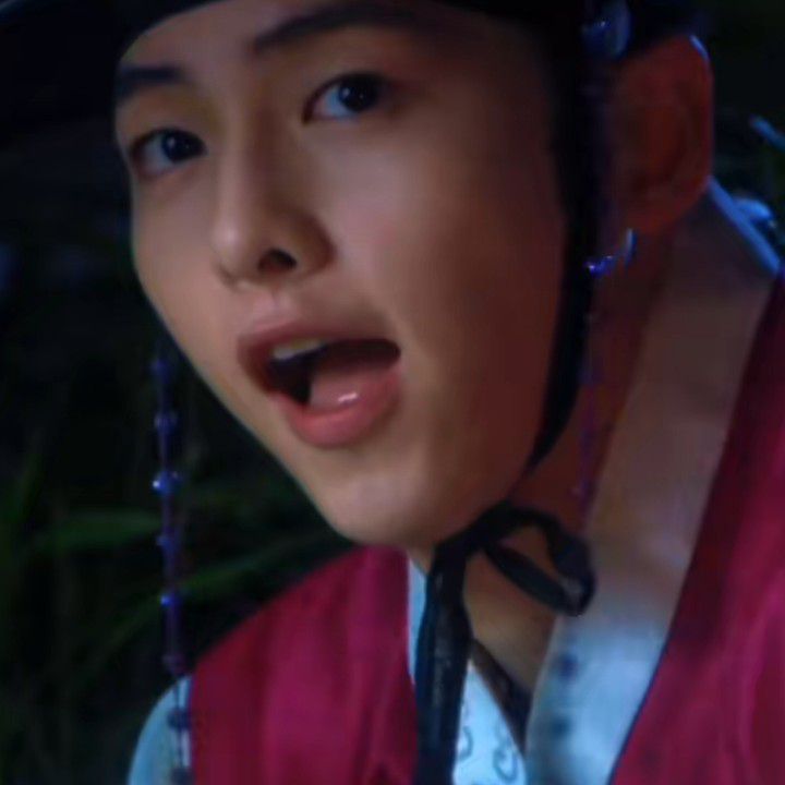 A moment captured by a fan of Song Joongki