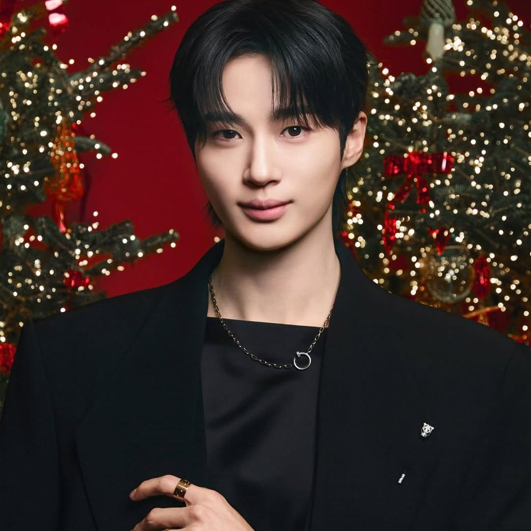 Recent activity shot of Byeon Wooseok