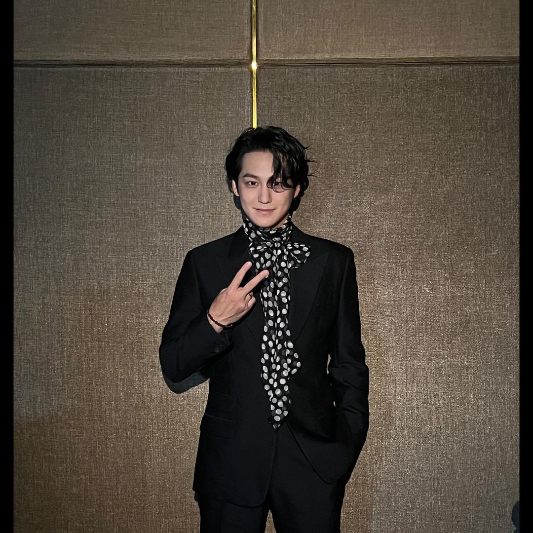 Behind-the-scenes cut of Kim Bum