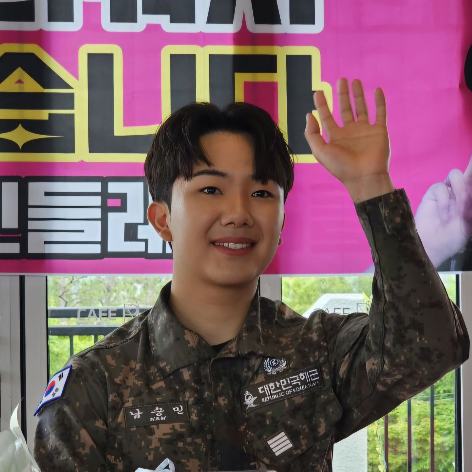 Behind-the-scenes cut of Nam Seungmin