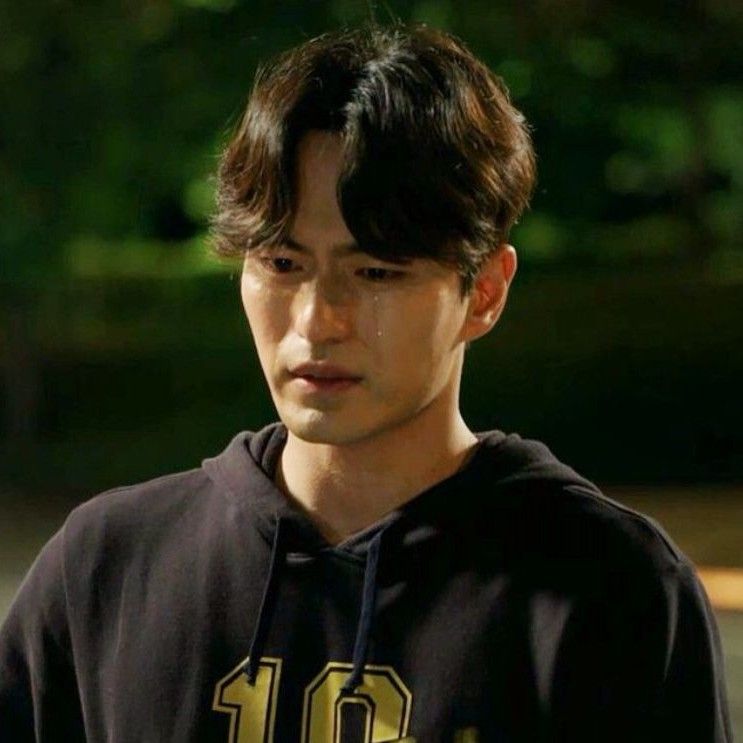 Behind-the-scenes cut of Lee Jinwook