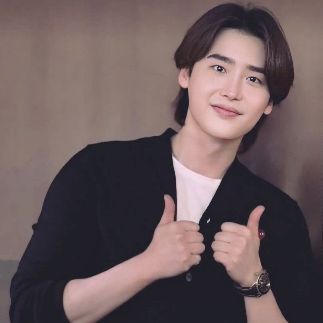 Recent activity shot of Lee Jongsuk