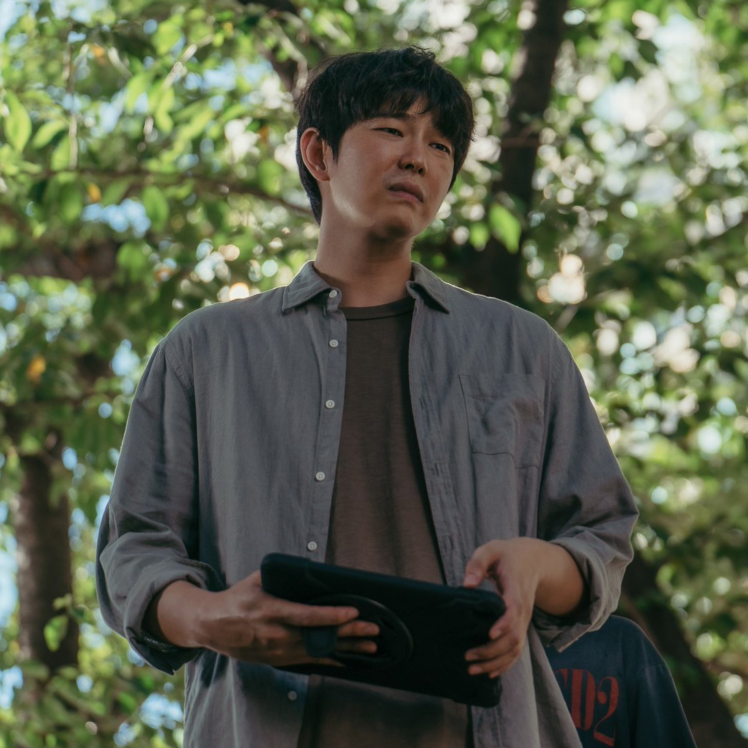 Behind-the-scenes cut of Yoon Kyunsang