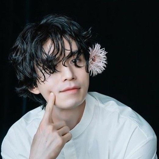 Recent activity shot of Lee Dongwook