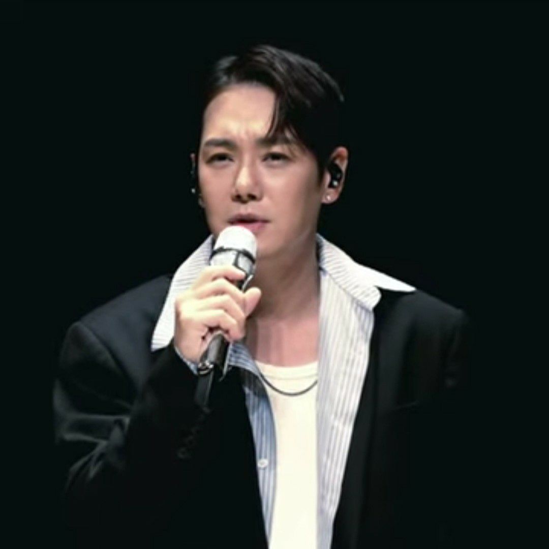 Behind-the-scenes cut of Hwanhee