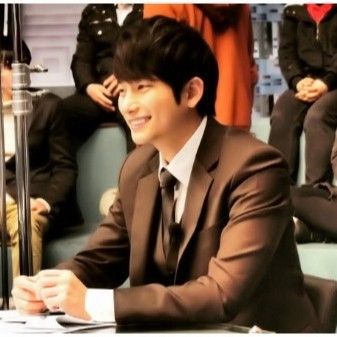 Behind-the-scenes cut of Park Sihoo