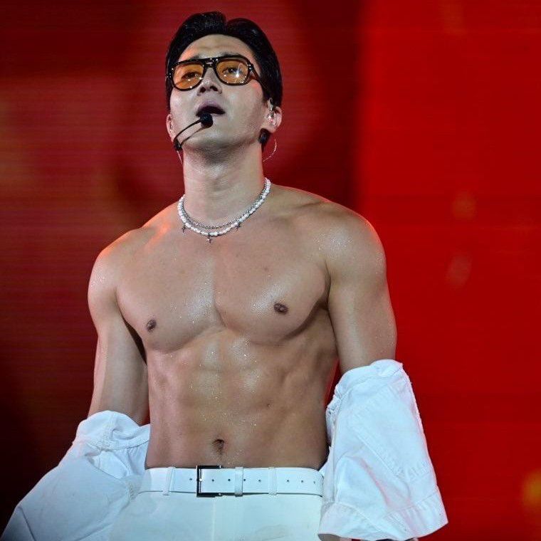 Latest photo of Choi Siwon