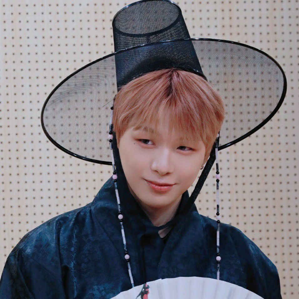 Behind-the-scenes cut of Secret Garden