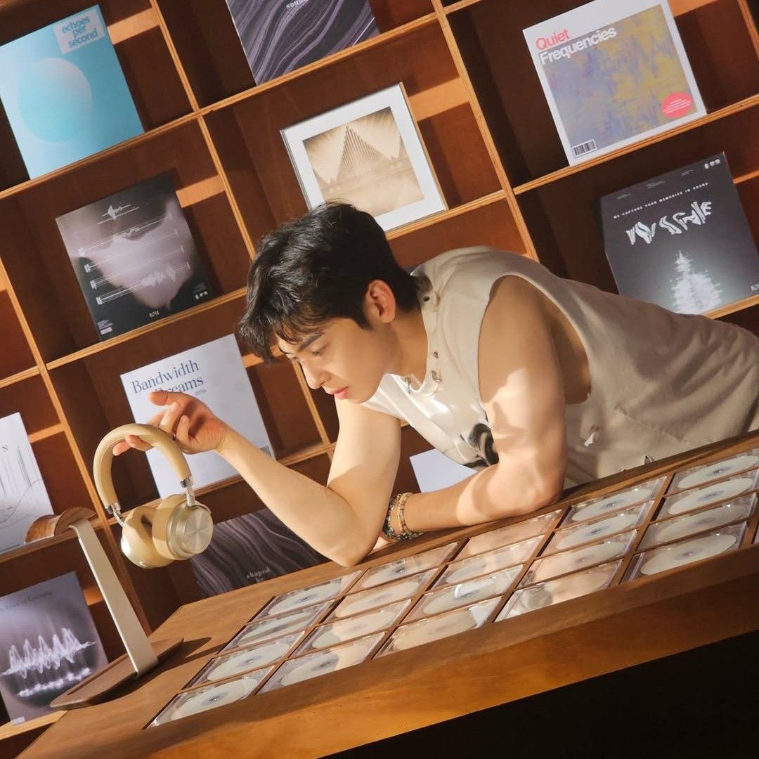 Behind-the-scenes cut of Cha Eunwoo