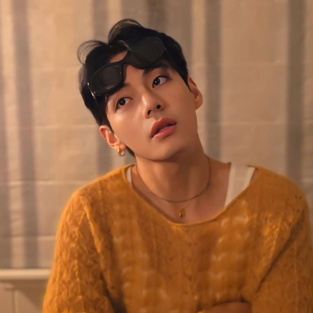 Recent activity shot of Kim Taehyung (V)