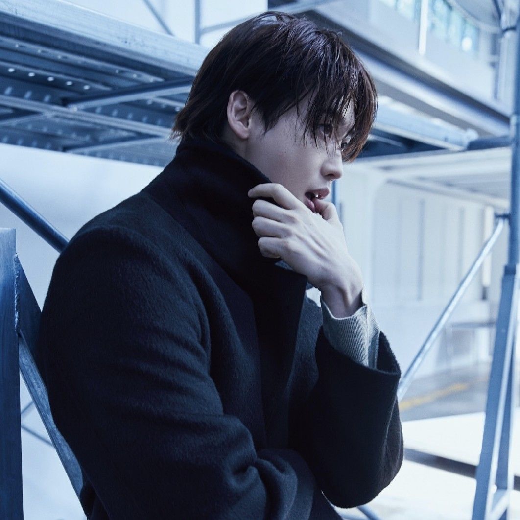 Recent activity shot of Lee Jongsuk