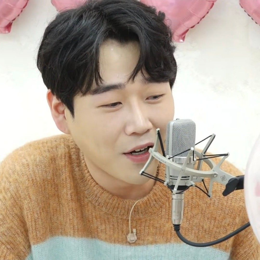 Behind-the-scenes cut of Hwang Youngwoong