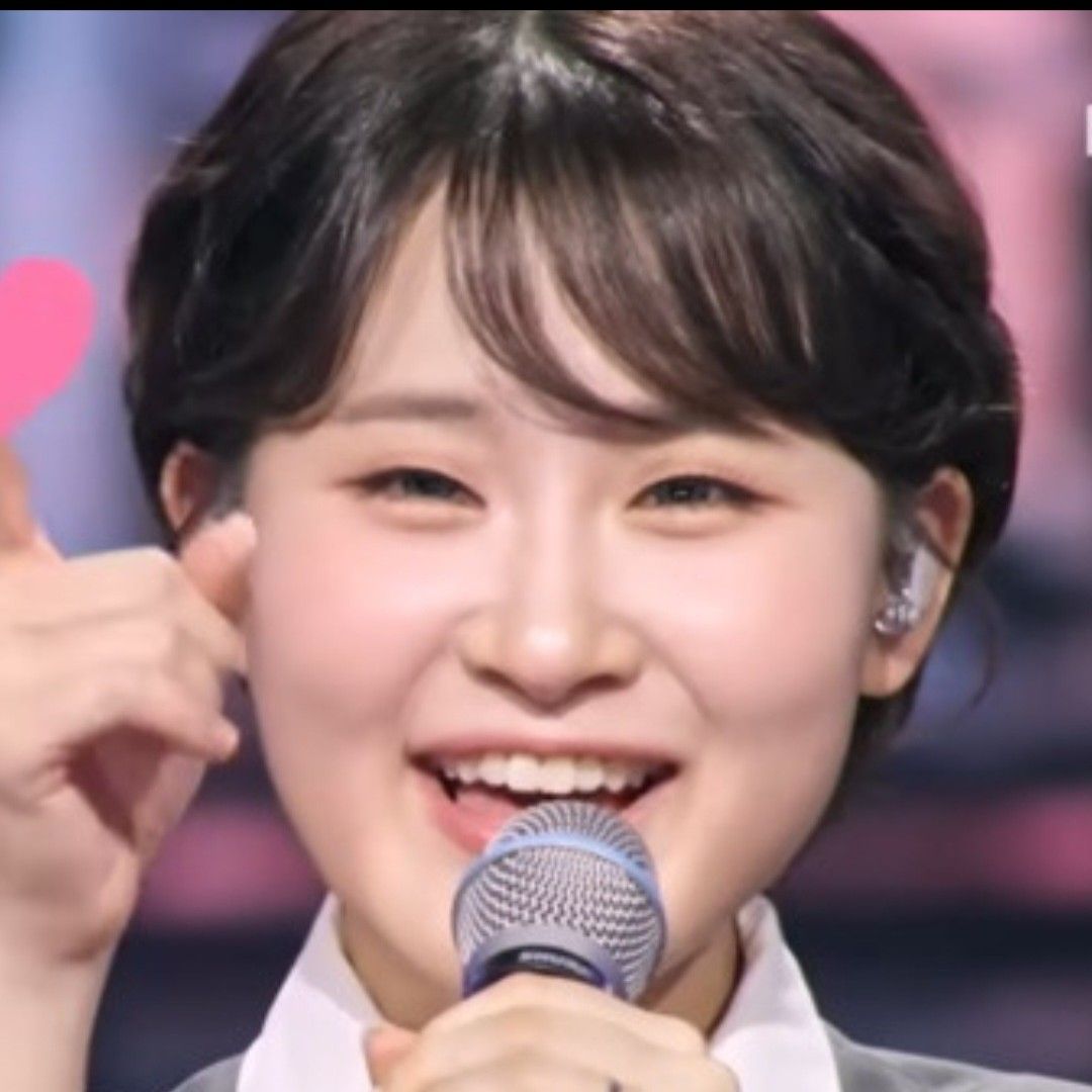 Behind-the-scenes cut of Kim Dahyun