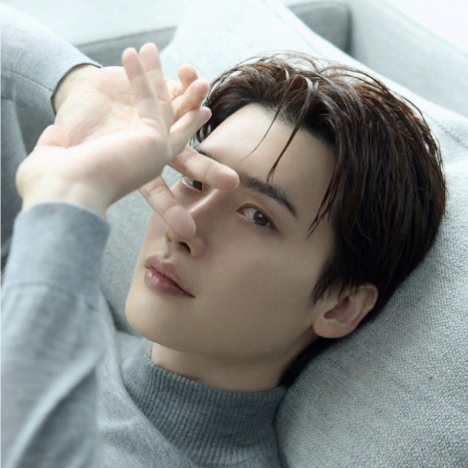 Latest photo of Lee Jongsuk