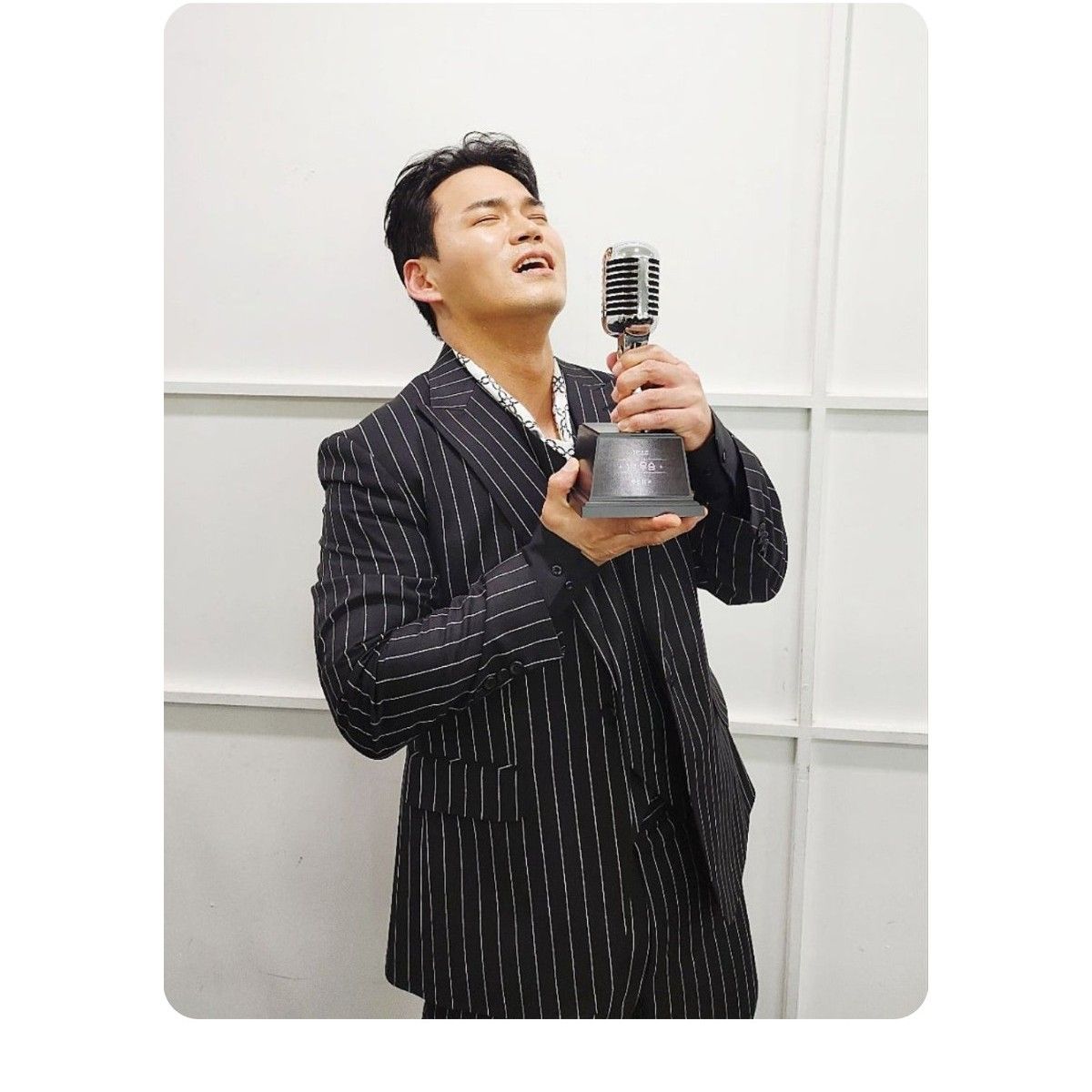 Behind-the-scenes cut of Lee Jung