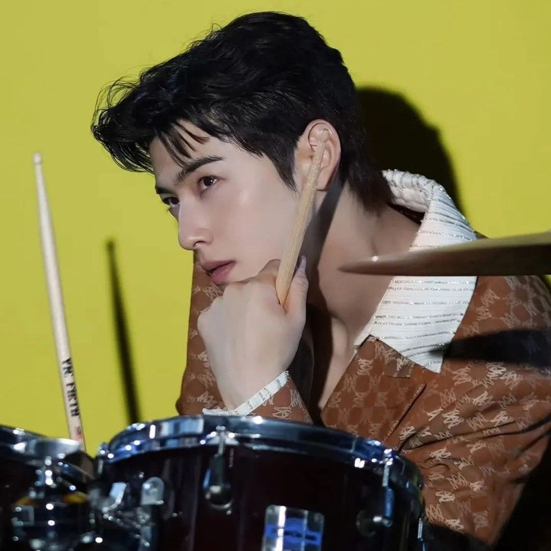 Latest photo of Cha Eunwoo