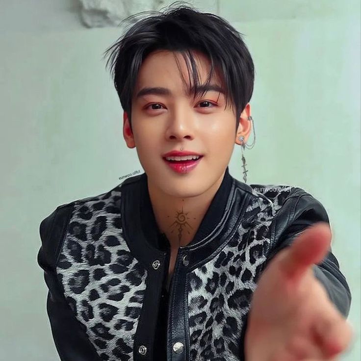 Latest photo of Cha Eunwoo