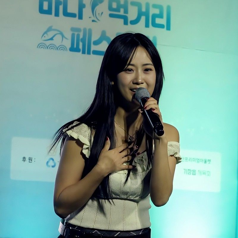 Behind-the-scenes cut of Kang Hyeyeon
