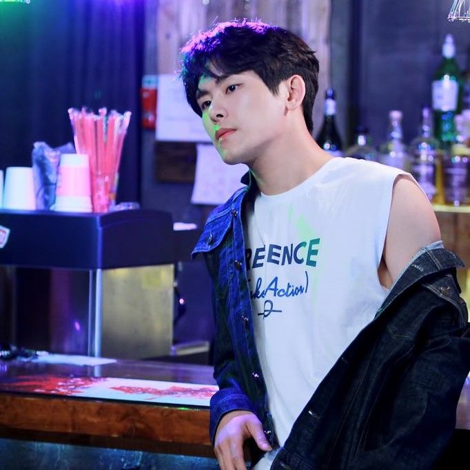 Behind-the-scenes cut of Hoya