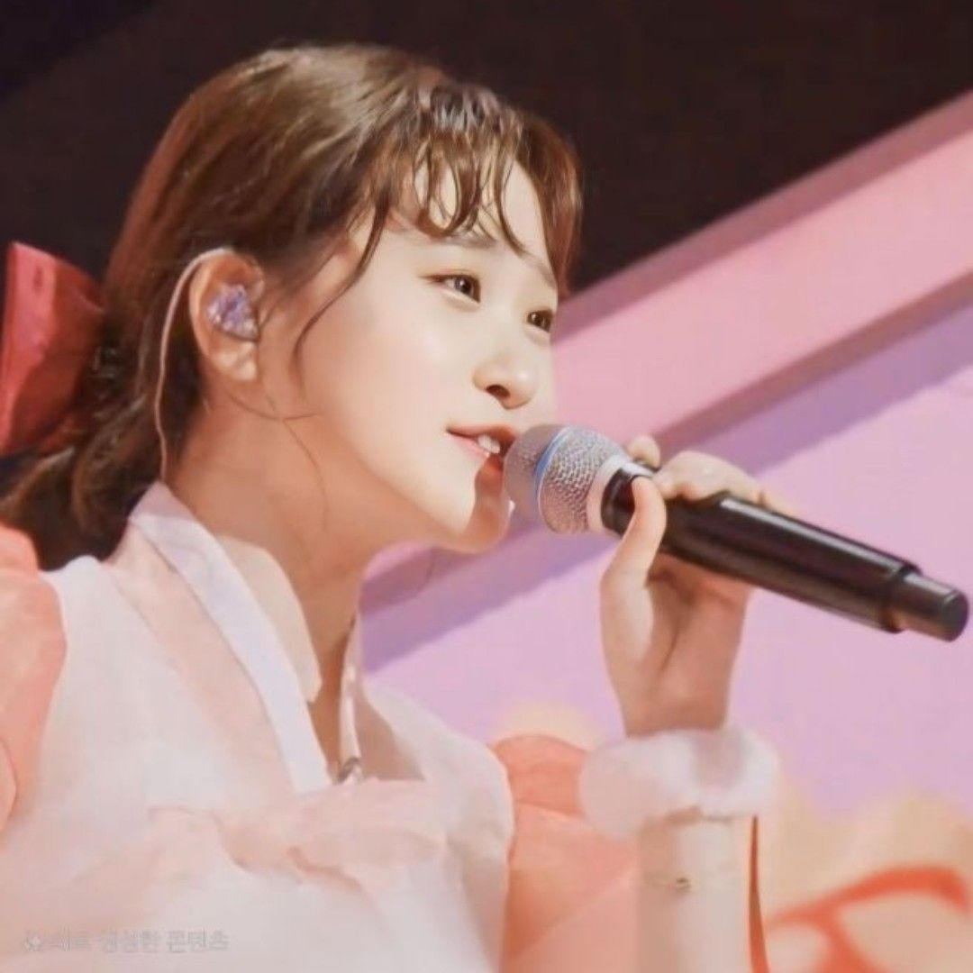 A moment captured by a fan of Kim Dahyun