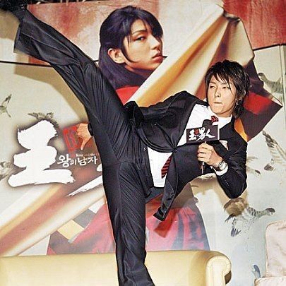 Behind-the-scenes cut of Lee Joongi