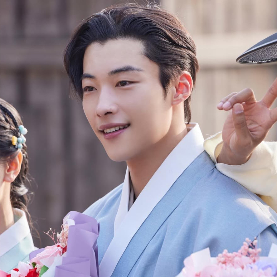 A moment captured by a fan of Woo Dohwan