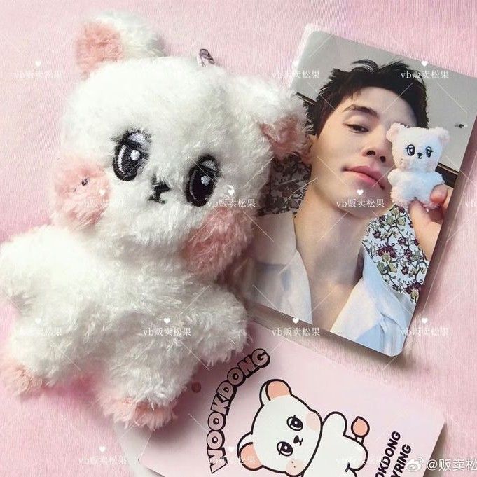 A moment captured by a fan of Lee Dongwook