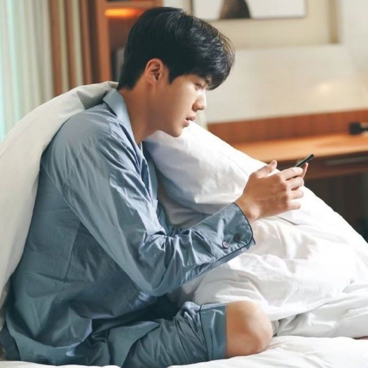 Behind-the-scenes cut of Kim Seonho