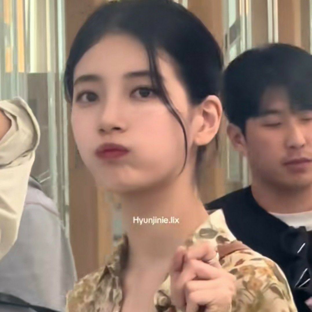Momen yang diabadikan oleh penggemar Bae Suzy
