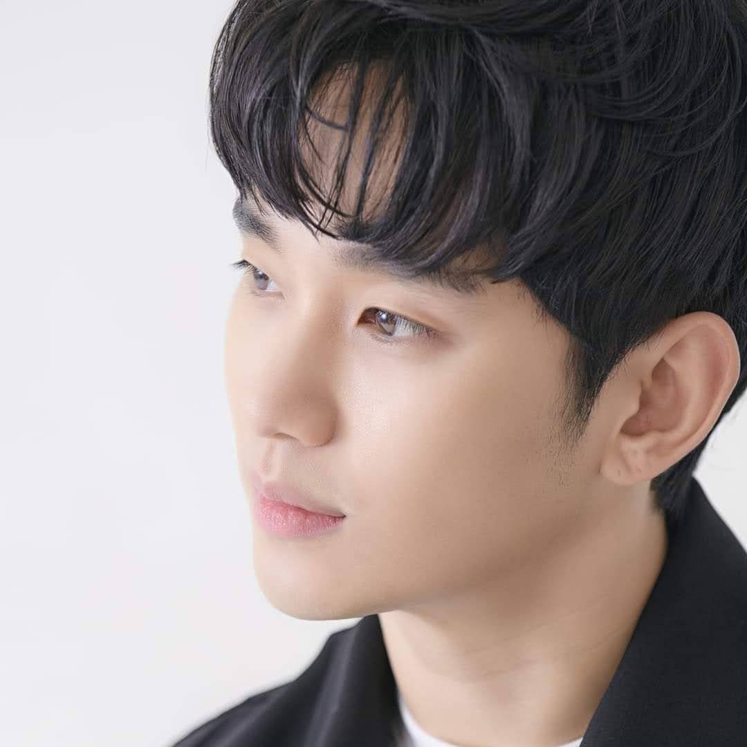 Recent activity shot of Kim Soohyun