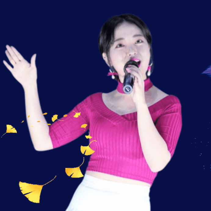 A moment captured by a fan of YOYOMI