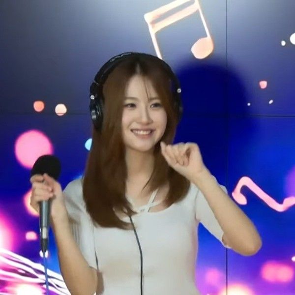 Behind-the-scenes cut of Oh Yujin