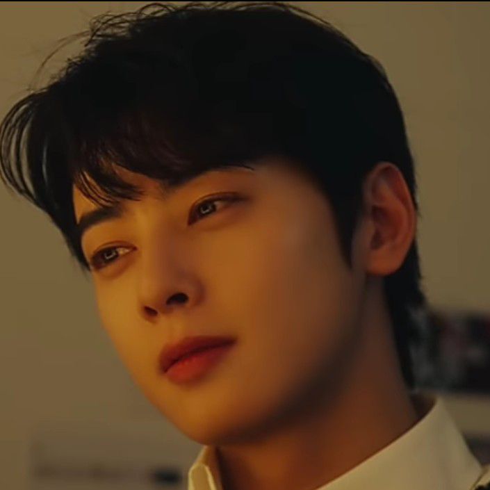 Behind-the-scenes cut of Cha Eunwoo