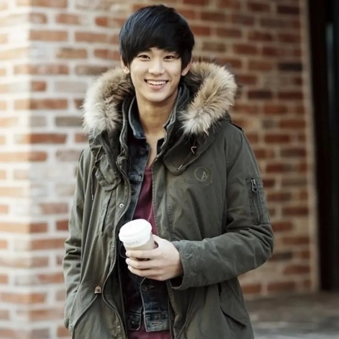 Foto kegiatan terbaru dari Kim Soohyun