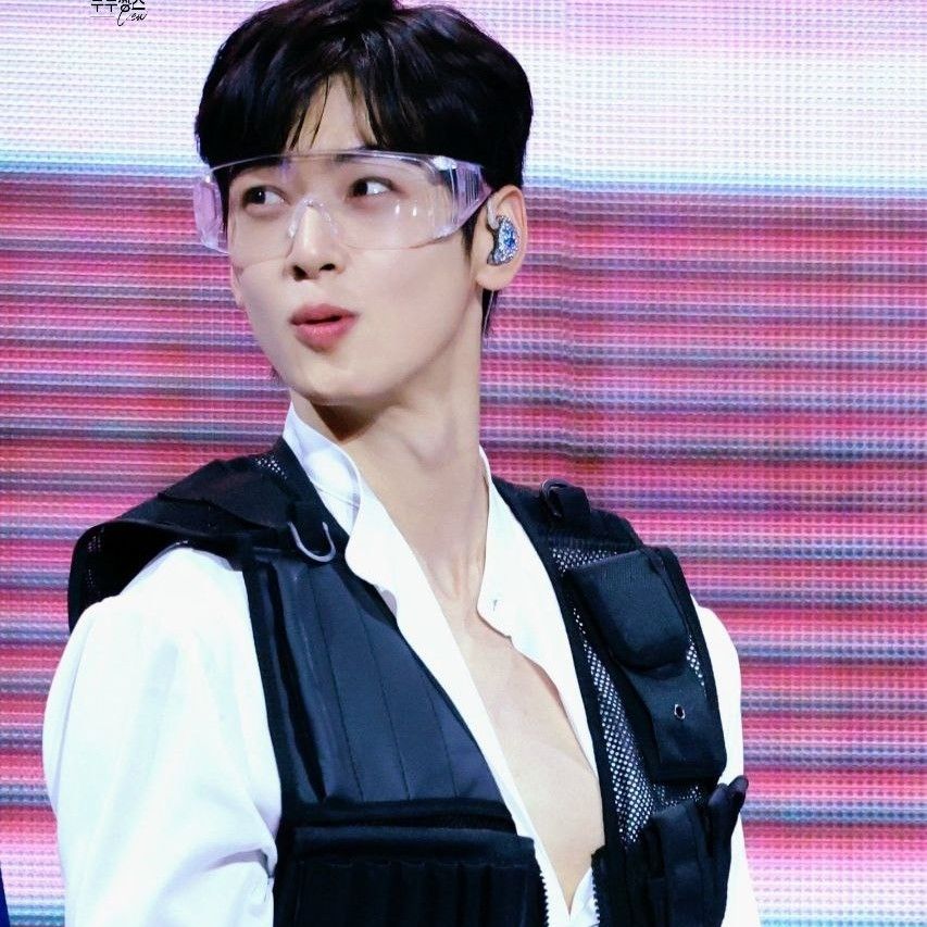 A moment captured by a fan of Cha Eunwoo