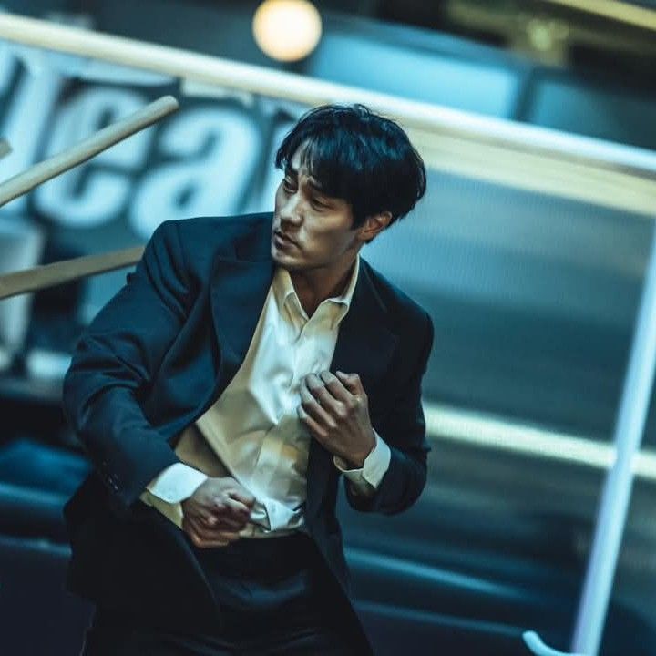 Behind-the-scenes cut of So Jisub